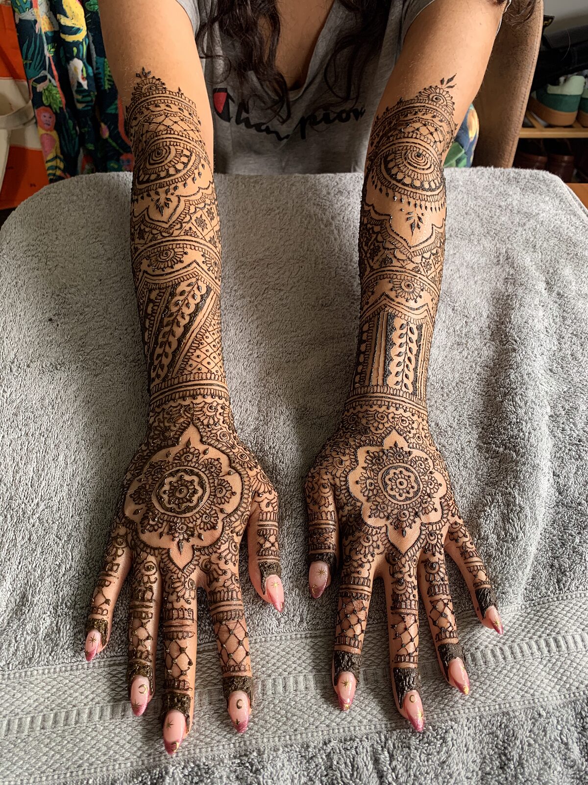 Example of above elbow bridal henna